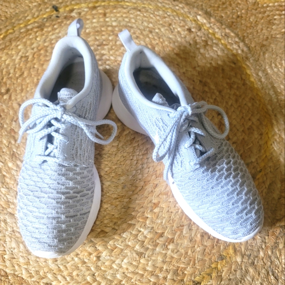 Nike Gray and White Knit Sneakers - Picture 3 of 6